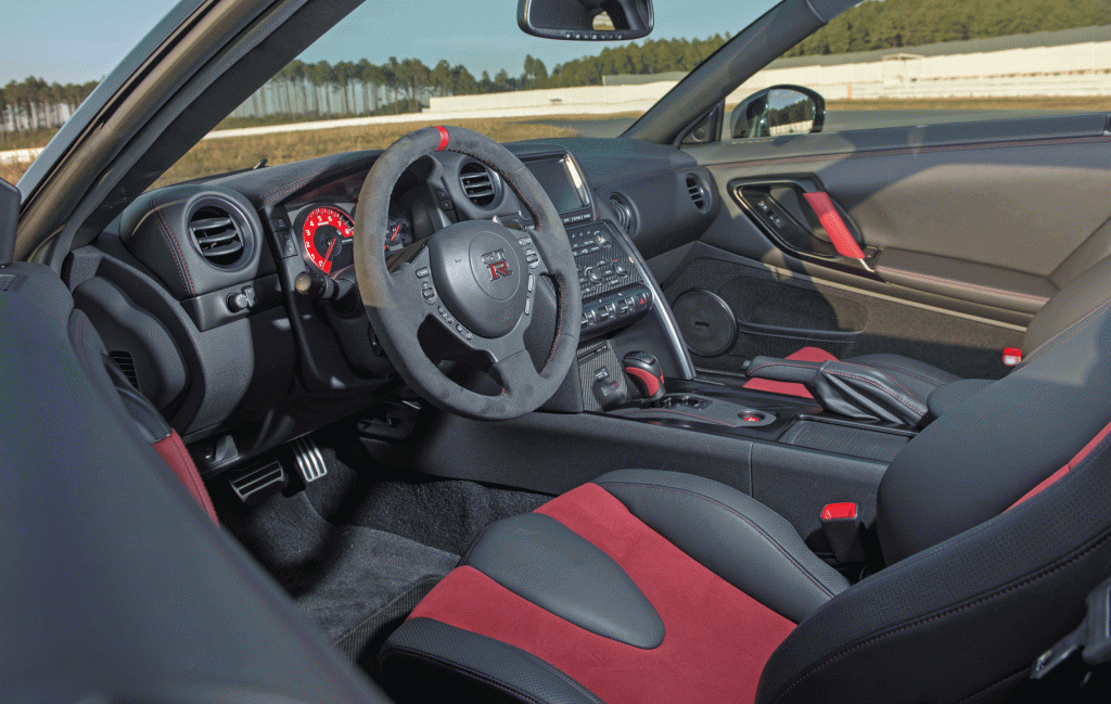 Nissan GT-R, poste de pilotage