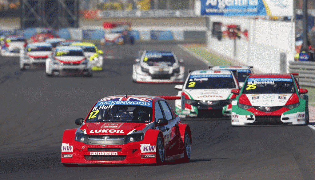 WTCC - Argentine. Rob Huff (Lada) en tête de peloton.