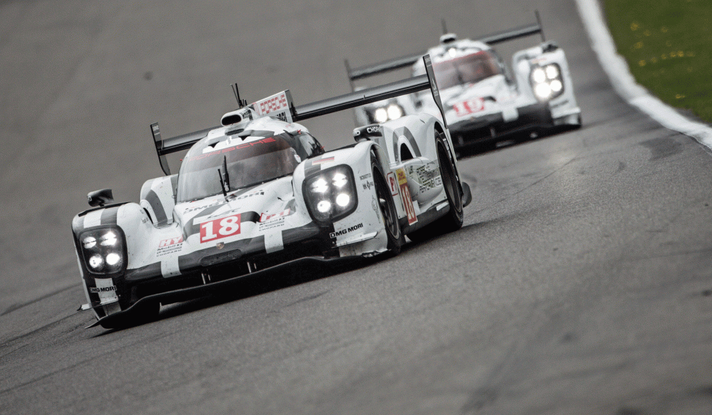 Porsche #18 à la poursuite des vainqueurs