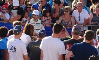 Bain de foule pour Neel Jani… 