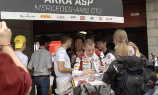 Edoardo Mortara à la signature…