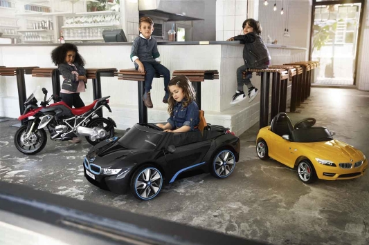 Une voiture pour enfant à énergie musclée : la BMW Baby RacerII