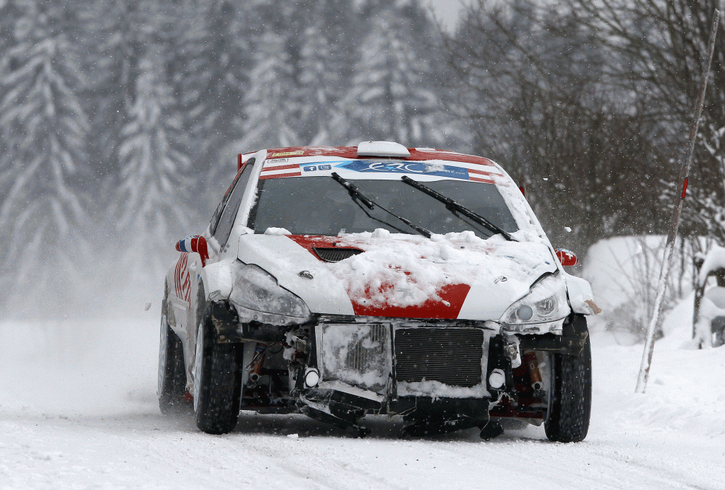 La Peugeot 208 en a pris plein le museau