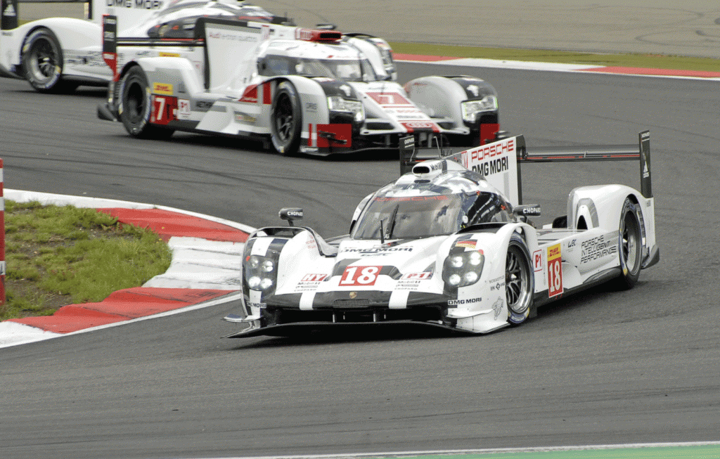 Porsche #18 (Jani-Lieb-Dumas) en pole
