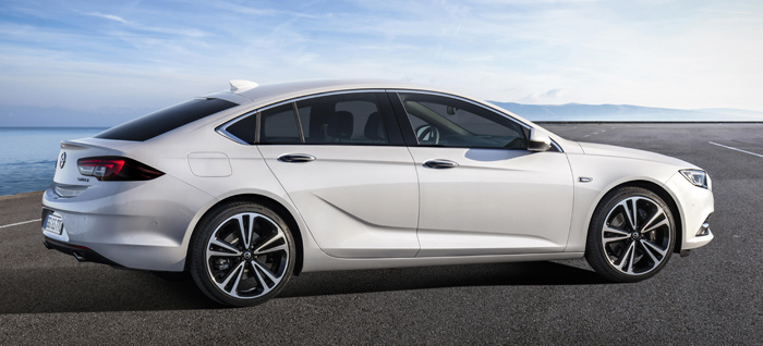 Opel Insignia: en attendant mars...