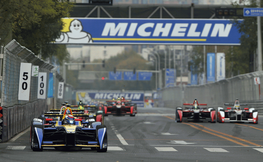 Sébastien Buemi (renault e-dams) à l'extrême gauche