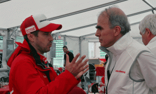 Discussion animée entre Tiago Monteiro et William de Braekeleer, le boss Honda Sport. 
